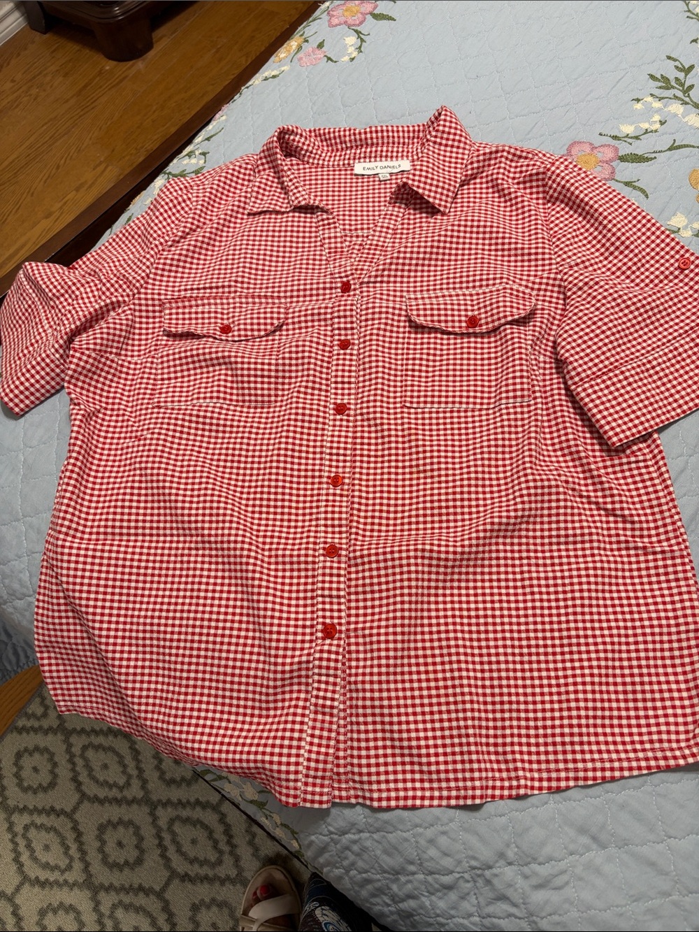 Emily Daniels Red White Checkered Short Sleeve 2 Front Pocket PreOwned Shirt